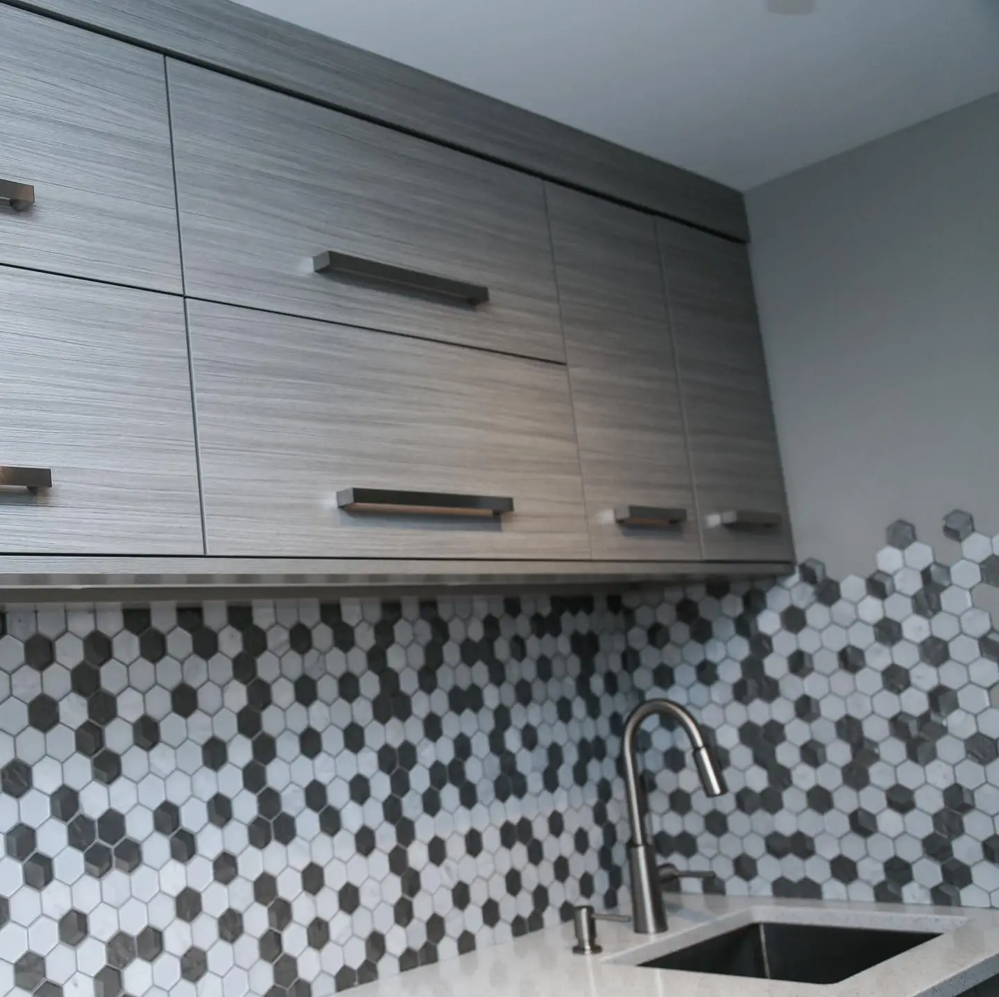 Minimalist Concrete Pulls Laundry - Image 3