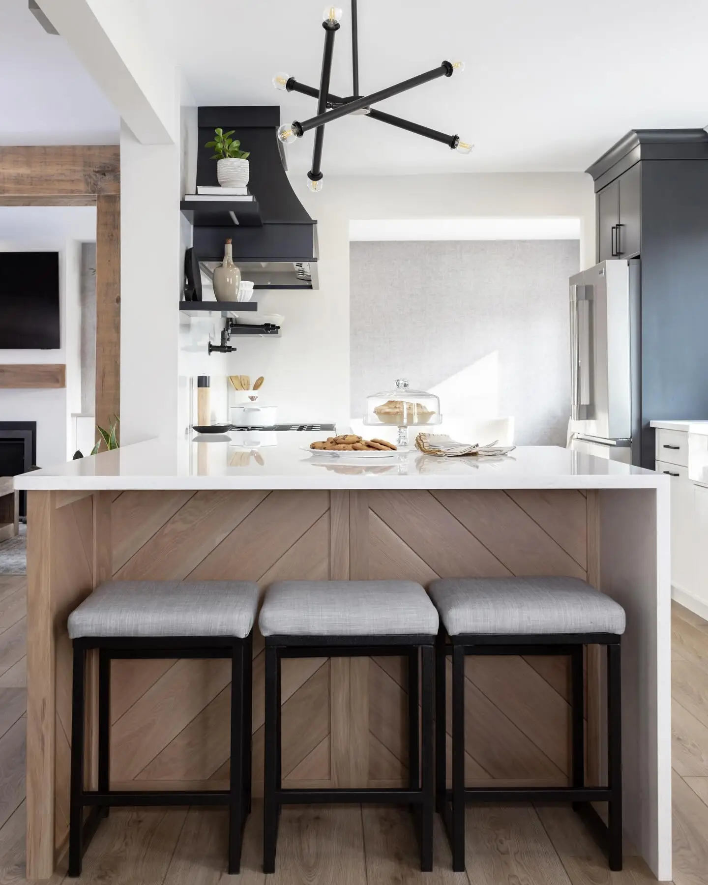 White Oak & Painted Kitchen - Image 6