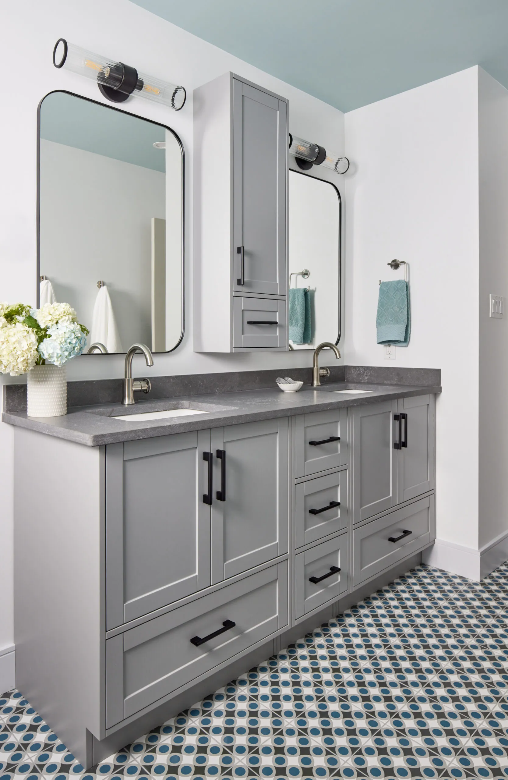 Bathroom & Vanities - Image 18