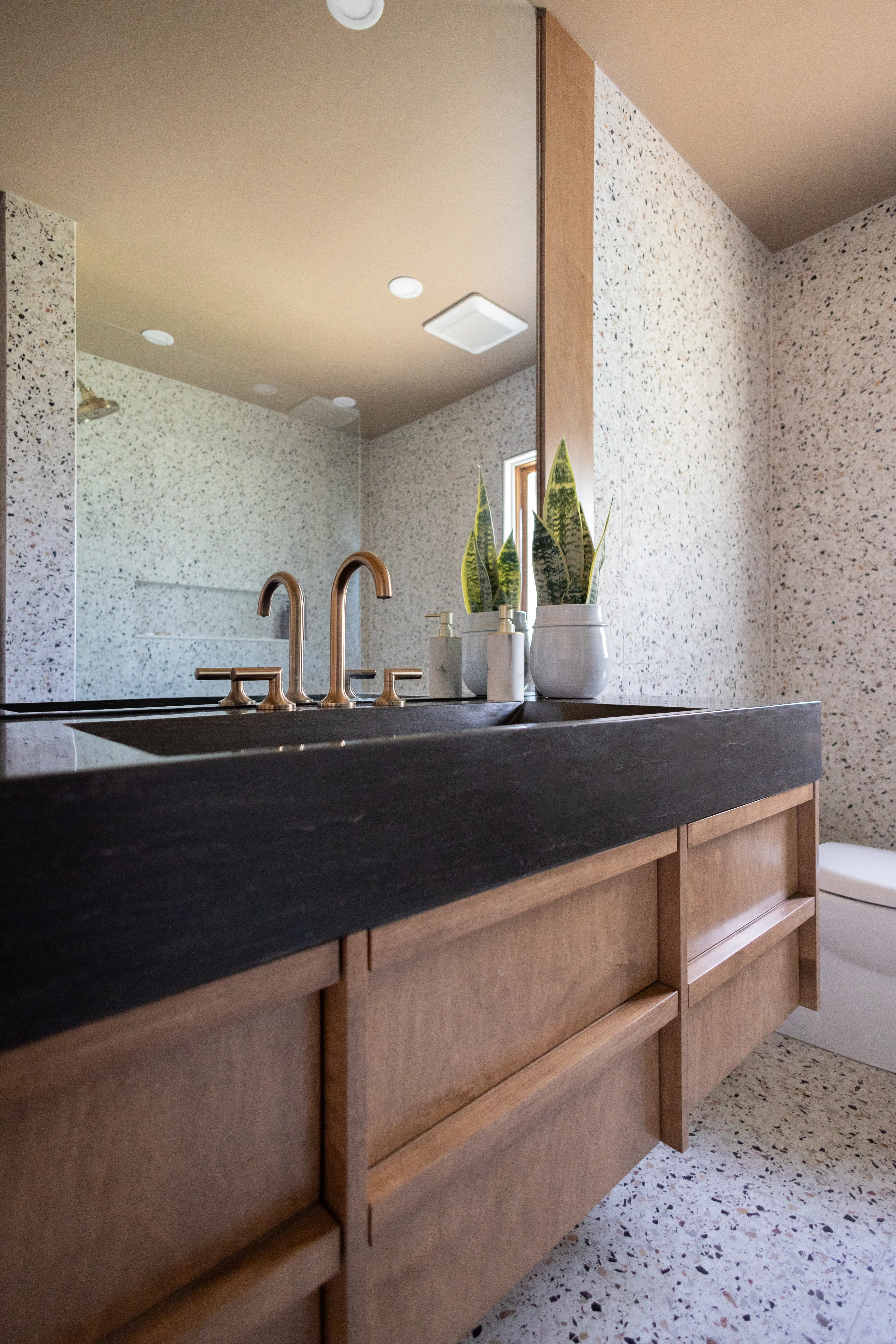 Bathroom & Vanities - Image 17